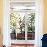 100mq Deluxe - Walk To - Private Parking Apartmán