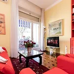 100mq Deluxe - Walk To - Private Parking Apartmán