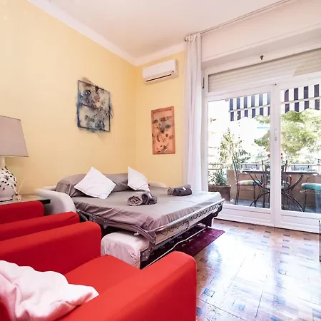 100mq Deluxe - Walk To - Private Parking *