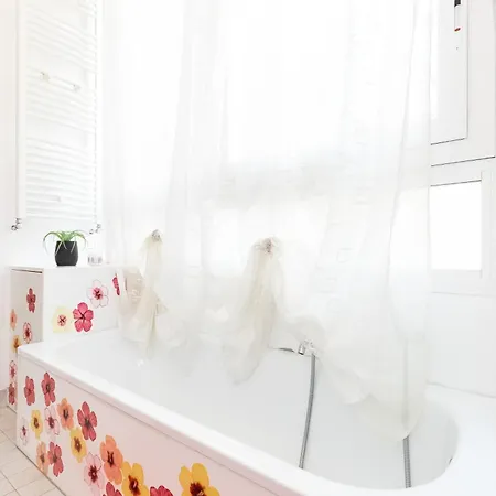 100mq Deluxe - Walk To - Private Parking