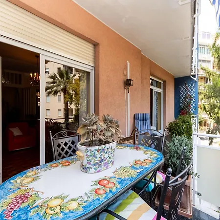 100mq Deluxe - Walk To - Private Parking شقة