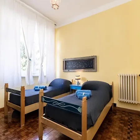 100mq Deluxe - Walk To - Private Parking